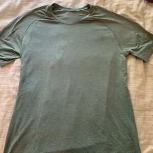 Men’s lulu lemon t shirt